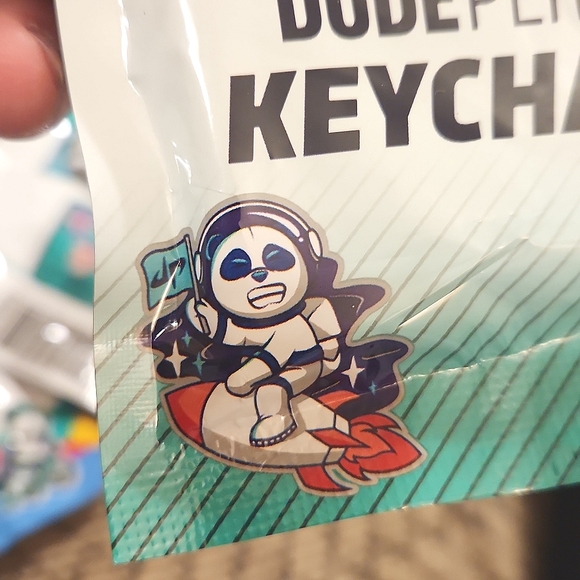 5 Dude Perfect keychains - Picture 9 of 12